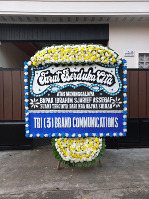 Papan Bunga Duka di Tatura Selatan